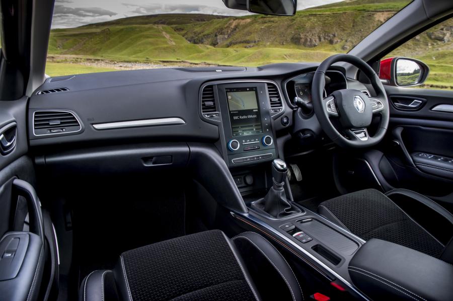 Торпедо Renault Megane 2016 года  (UK) (фото 7 из 39)
